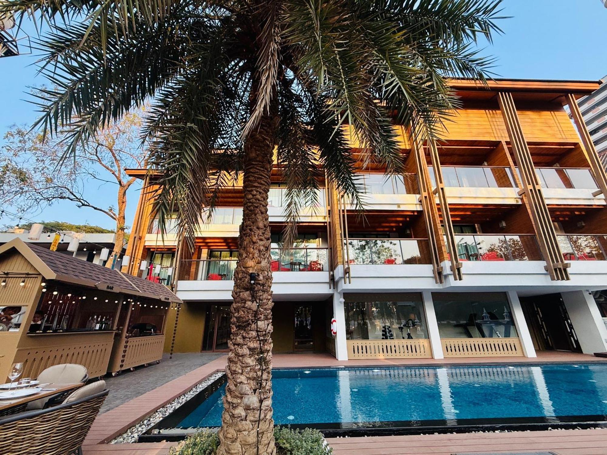 Hotel March & Riverside 4*