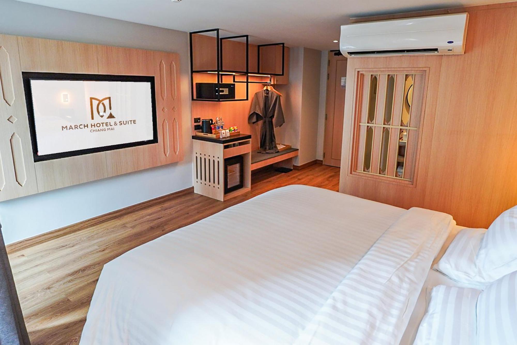 March & Riverside Hotel 4*
